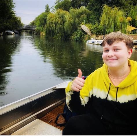 This calculator only predicts an estimate of rewards. How Much Money Benjyfishy Makes On YouTube & Twitch - Net ...