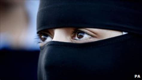 Muslim Woman Wearing Veil Refused Bus Ride In London Bbc News