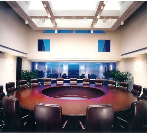 Huge Round Conference Table Construction