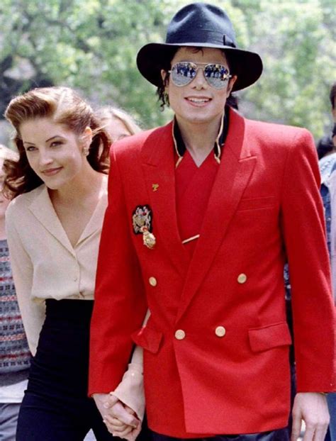 30 Beautiful Pics Of Michael Jackson And Lisa Marie Presley Together