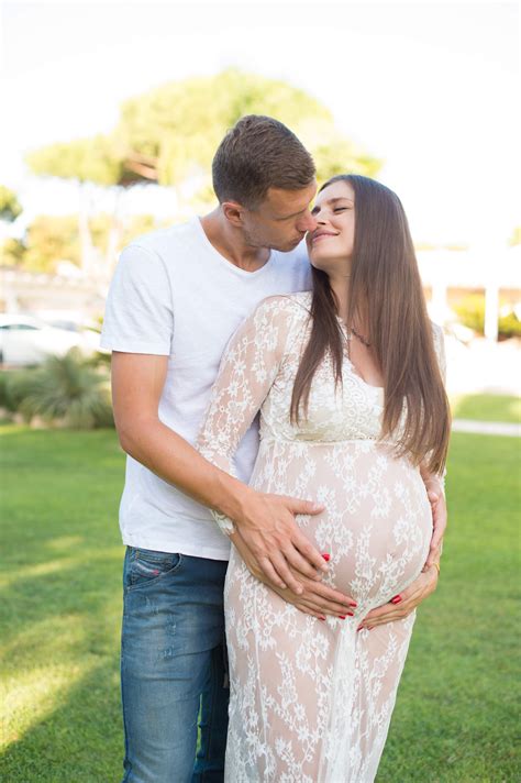 Edin insieme con il suo amico pellegrini. Amra Silajdžić Džeko i Edin Džeko: Dani je donio posebnu ...