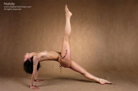 Andarilho s NSFW A beleza das ginastas peladas fazendo exercícios e se contorcendo