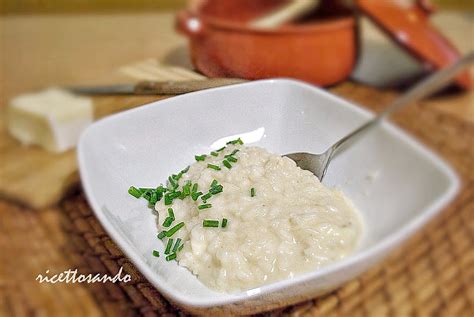 Per essere chiamato risotto la ricetta deve prevedere la tostatura del riso con la ricetta più antica comparsa su un libro di ricette è il riso in cagnone ovvero con burro e formaggi fusi, piatto tipico piemontese. Ricettosando - ricette di cucina : Riso in cagnone | Ris ...