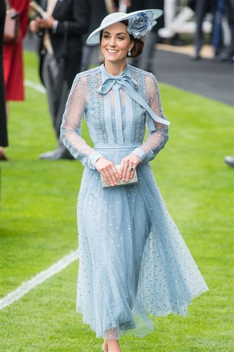 Royal Ascot 2019 Kate Middleton Opte Pour Une Robe Dété Elie Saab Chapéus Extravagantes
