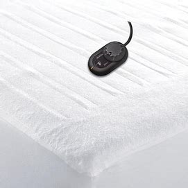 With two separate cords plugging into the pad and one universal remote, this model is slightly more complicated than our top pick. Sunbeam® 'Simplitouch' Heated Mattress Pad - Sears Canada ...