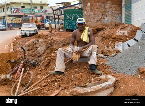 Brazil Road Construction Favela Hi Res Stock Photography And Images Alamy