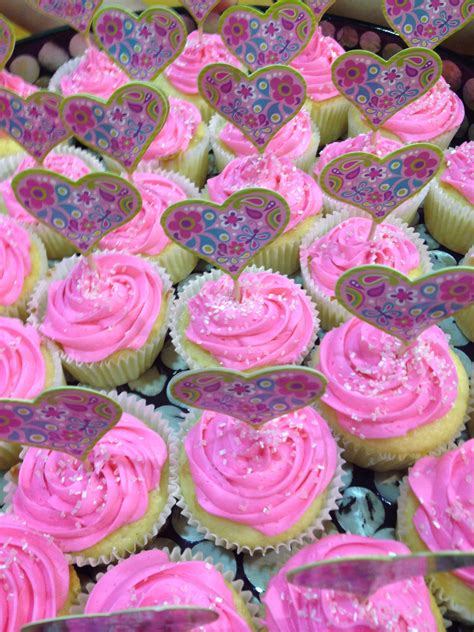 Vanilla Cupcakes Filled With Marshmallow Fluff Topped With Hot Pink Buttercream 💗 Vanilla