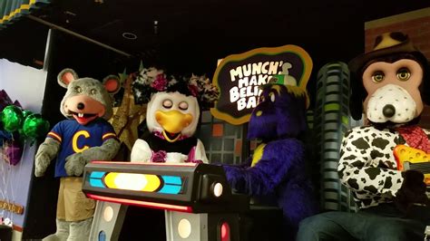 Chuck E Cheese Getting To Know The Animatronics Youtube Otosection