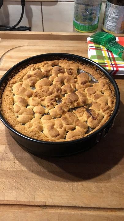 3/4 des teiges in einer tortenform ausrollen, den rand circa 3 cm hochziehen. Mohn-Pudding-Kuchen - Ein beliebtes Rezept | Chefkoch