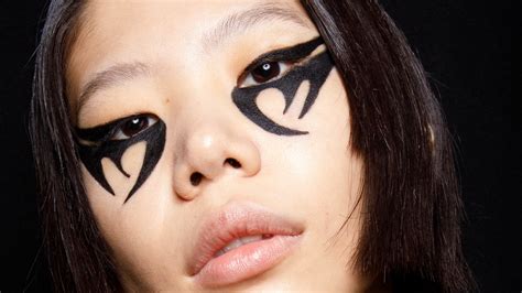 The Makeup Product You Need For Nailing The Trending Graphic Eyeliner