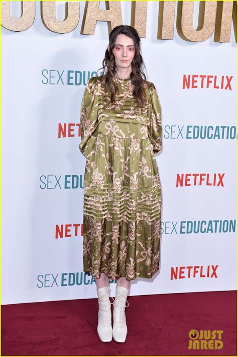 Photo Asa Butterfield Gillian Anderson Sex Education Cast Celebrate