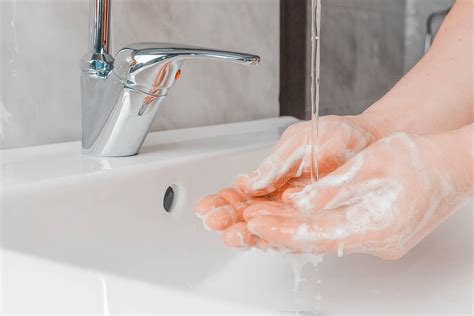 1. Edukasi tentang pentingnya cuci tangan