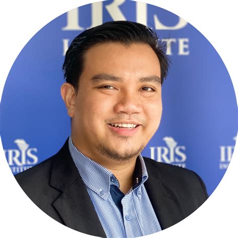 Supaya sistem belajar mengajar di kelas tidak menjadi monoton atau secara umum pengertian atau definisi strategi pembelajaran adalah sebuah usaha menggunakan strategi sistematis yang dilakukan secara efektif. Asyraf Farique - IRIS Institute