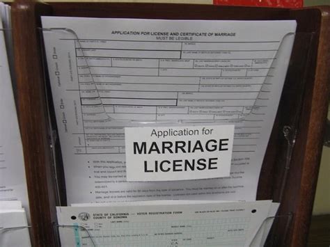 kim davis kentucky county clerk won t authorize marriage licenses but will allow them to be