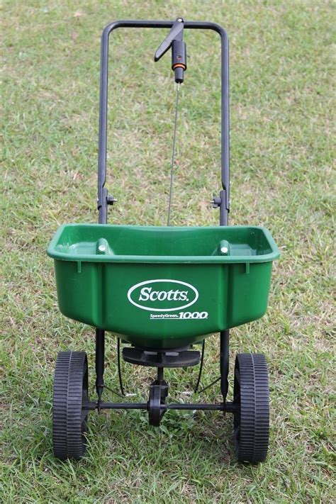 Scotts Speedy Green 3000 Lawn Spreader