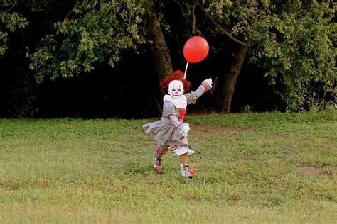 Sa 4 Year Olds Pennywise Costume Is Winning Hearts Contests