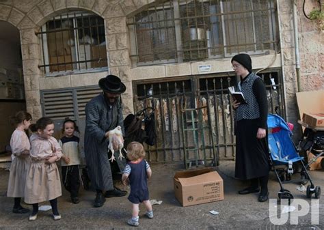 Photo Ultra Orthodox Jews Perform Kapparot Ritual Before Yom Kippur