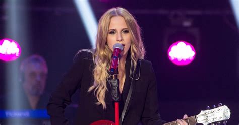 Saiba tudo sobre a atriz marcella rica, namorada de vitória strada. Marcella Rica toca guitarra ao vivo na TV - Purepeople