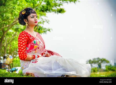 Woman On Sari Hi Res Stock Photography And Images Alamy