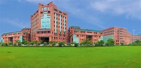 Sharda Medical College Greater Noida 2024 25 Cutoff Fees Bond