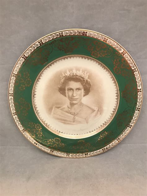 Queen Elizabeth Ii Crown Ducal Commemorative Plate Made In England