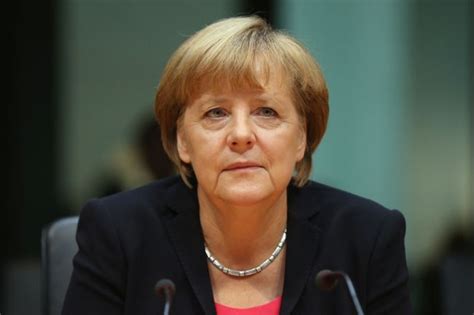 Angela Merkel Se Rompe La Pelvis Mientras Esquiaba Ec