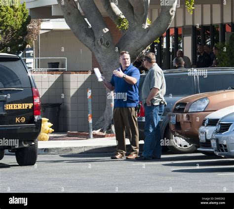 San Clemente California Usa Th Mar Orange County Sheriff S Investigators Confer On