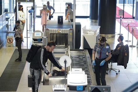 Koronawirus Szybkie Testy Antygenowe Dla Pasażerów Na Gdańskim Lotnisku