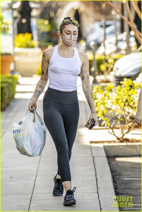 Photo Miley Cyrus Braless In See Through Tank Top Photo