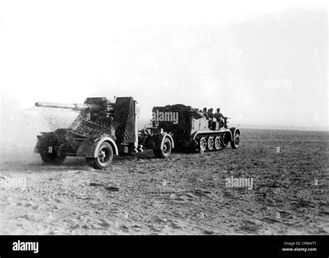 Deutsche 88mm Flak In Der Wüste 1942 Stockfotografie Alamy