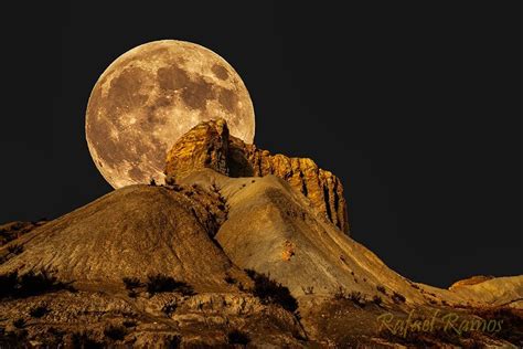 Luna En El Desierto Desert Moon Photography By Rafael Ramos Fenoy