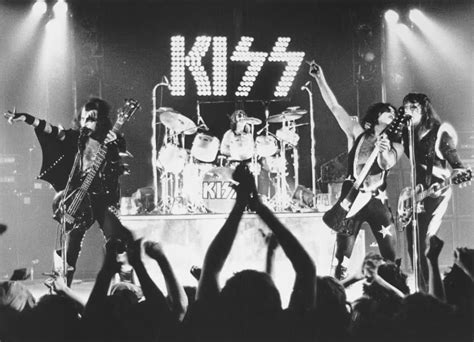 Pin By Ron Ank On Kiss Kiss Pictures Kiss Army Live Picture