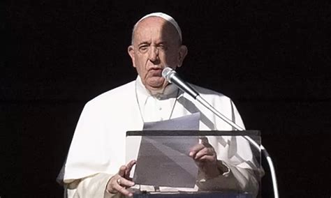 Papa Francisco Reprende A Niños Que Usan El Celular Mientras Comen Con