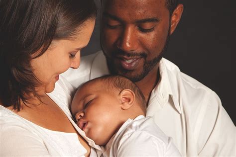 Familia Con Un Bebe Infant Photography Families Fotografia Bebe