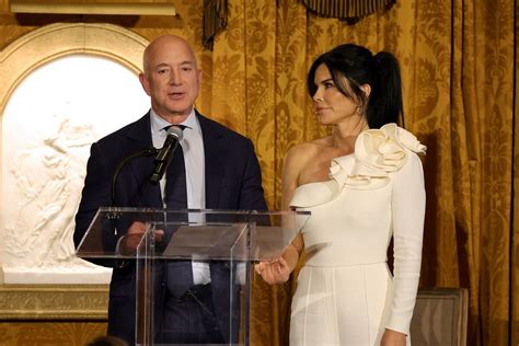 Celebrity Psychic Predicts Jeff Bezos And Lauren Sanchez Are Destined