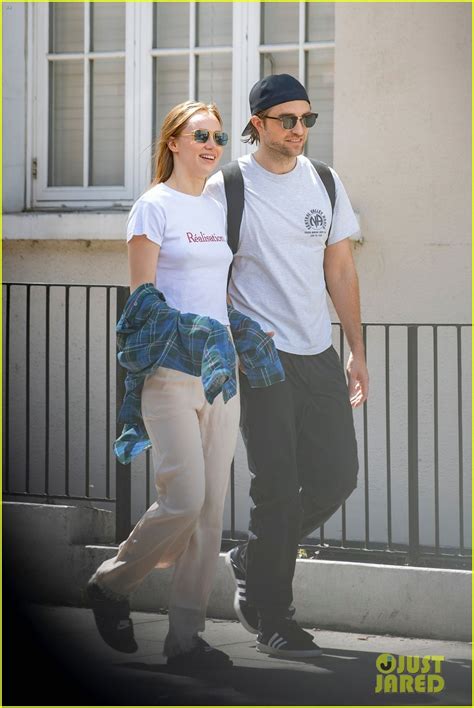 Robert Pattinson Spotted With Suki Waterhouse And His Parents After