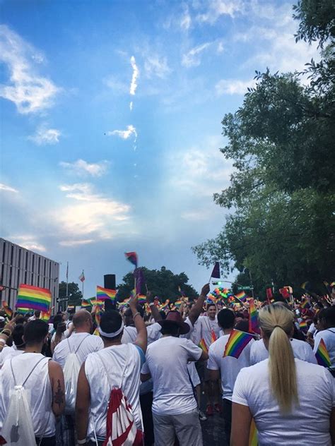 Austin Lgbtq Pride Parade 2015 With 3000 Of My Apple Peers Pride Parade Lgbtq Pride Lgbtq