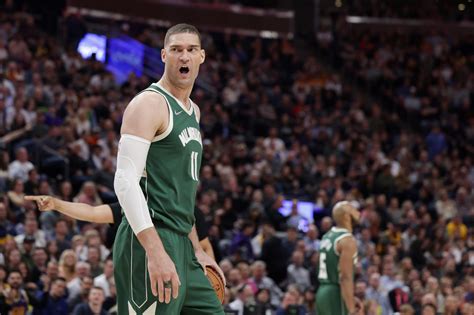 Milwaukee Bucks What Should A Brook Lopez Extension Look Like