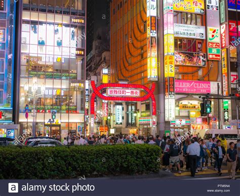 Tokyo Japan September 11 2018 Crowds Pass Through Kabukicho In The