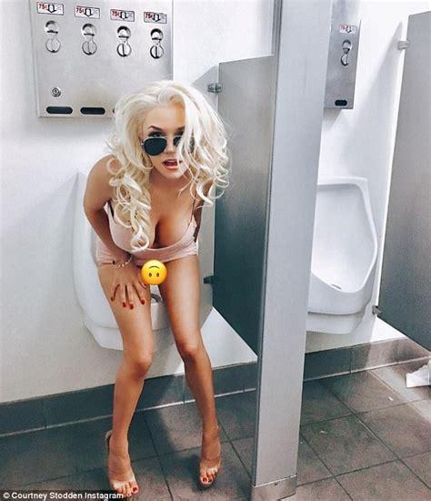Courtney Stodden Posts Lewd Snap On Way To Divorce Party Daily Mail