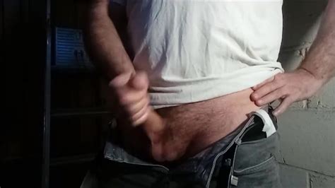 Homme Qui Se Masturbe Dans Un Garage Xxx Mobile Porno Videos And Movies