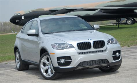 The car handles well in hard maneuvering and the transmission can automatically sport shift. BMW X6 2008: Review, Amazing Pictures and Images - Look at the car