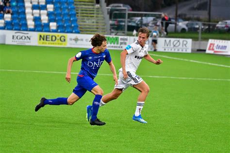 Godine.2 klaesson je napravio svoje eliteserien debi za vålerenga 30. Her redder Stian poenget! / Arendal