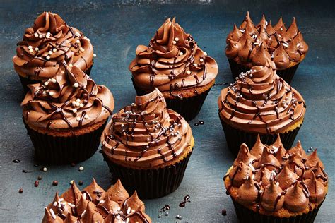 Considered to be the most difficult of the meringue buttercreams because of its need for accurate measurements. chocolate buttercream icing recipe for cake decorating