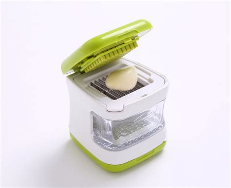 Green Kitchen Gadget Mini Garlic Press Plastic Stainless Steel Portable