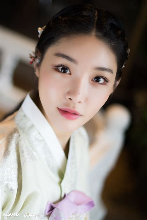 She made her solo debut. Fondos de pantalla : Chungha, asiático, K pop, mujer ...