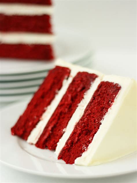 Fluffy, soft, buttery and moist with the most perfect velvet texture! Red Velvet Cake with White Chocolate Cream Cheese Frosting - Cake Paper Party