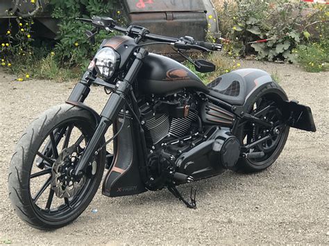 Umgebautes Motorrad Harley Davidson Softail Breakout Fxbrs Von X
