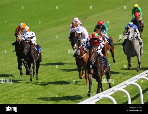 Horse Racing Chantilly Races Hi Res Stock Photography And Images Alamy