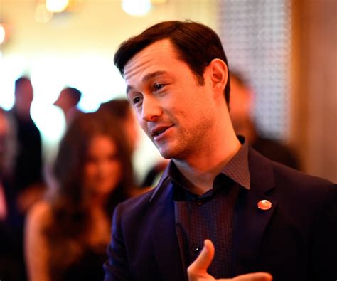 Joseph Gordon Levitt And Mindy Kaling Are Getting Married On Screen
